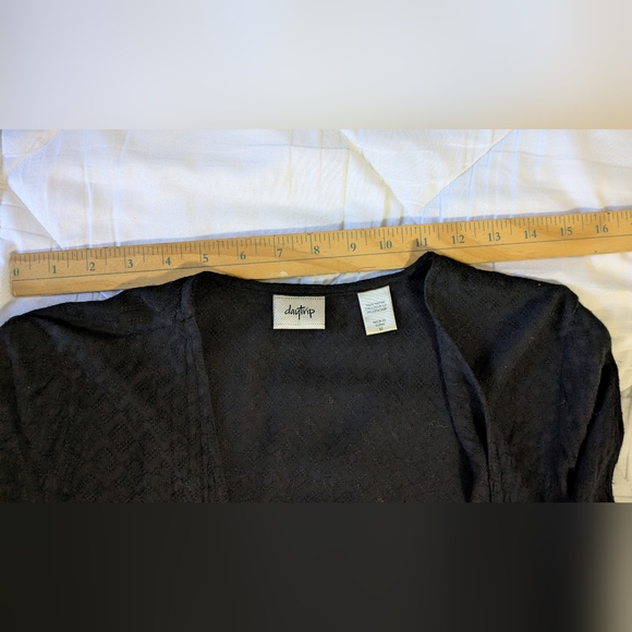 Long Light Cardigan by Daytrip Black Textured. Size M. - Picture 11 of 12